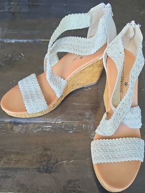 (9.5) Montego Bay Club Cream Scalloped Lace Cork Wedge Sandals 90s Club Nightout